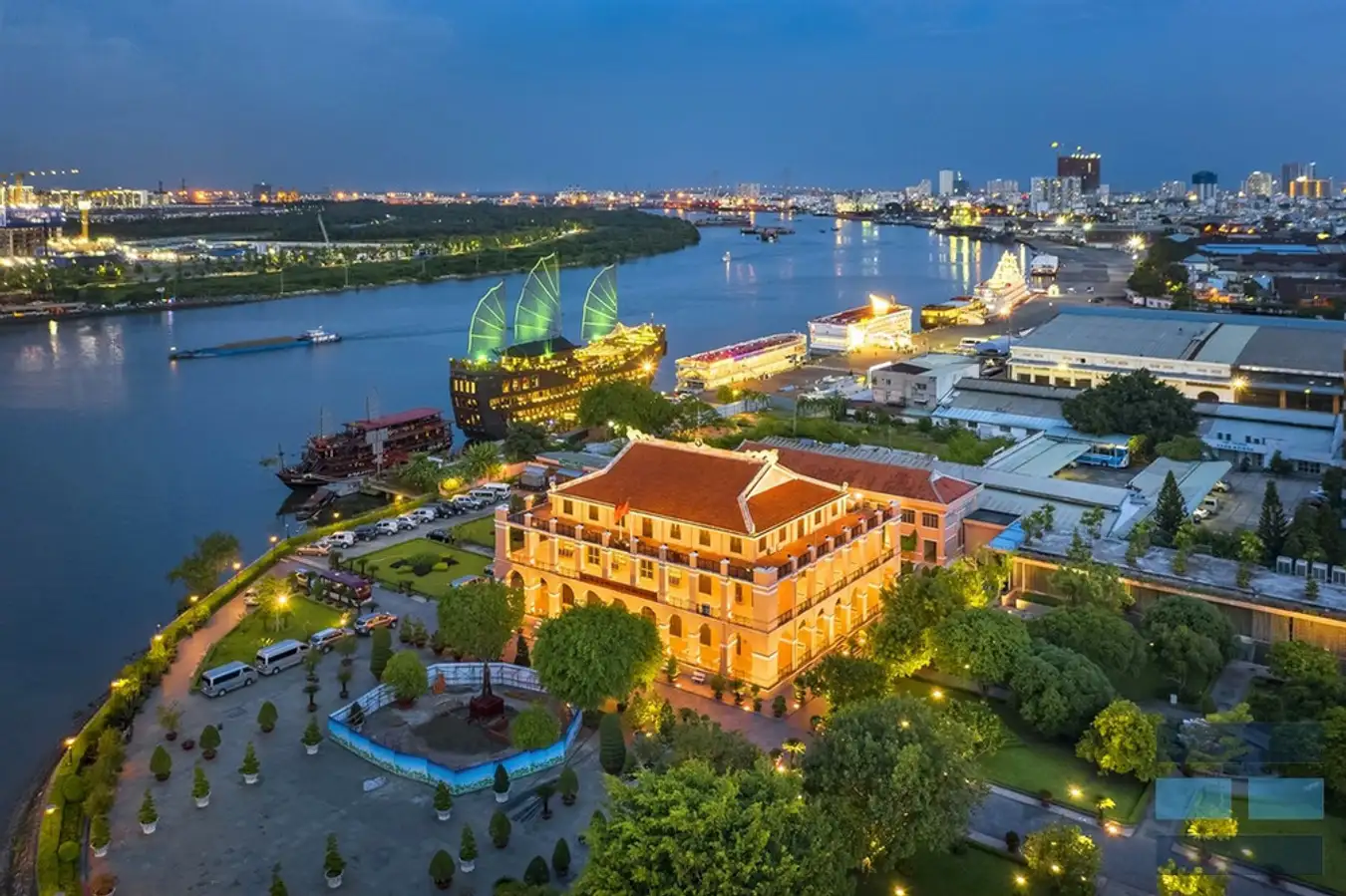 QUẬN 4 SAU SÁP NHẬP 1/7/2025 CẦN LƯU Ý GÌ? 14 Việc sáp nhập là một bước ngoặt lớn nhằm tái cấu trúc lại tổng thể, đưa Quận 4 hòa vào dòng chảy phát triển chung