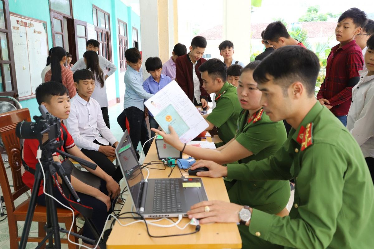 Hướng dẫn quy trình làm căn cước công dân cho Việt Kiều 11 Bạn có thể đến trực tiếp Công an cấp phường/xã hoặc cấp tỉnh