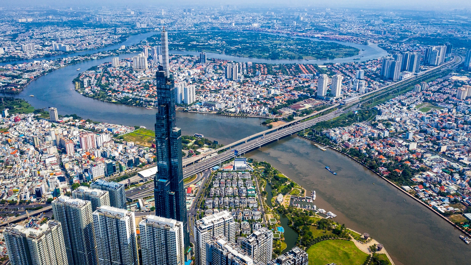 DIỆN TÍCH DÂN SỐ TP HCM SAU KHI SÁP NHẬP 1/7/2025 12 TP.HCM mới – với cấu trúc đa trung tâm và đa trụ cột – được kỳ vọng sẽ phát triển theo mô hình của các đại đô thị hiện đại trong khu vực