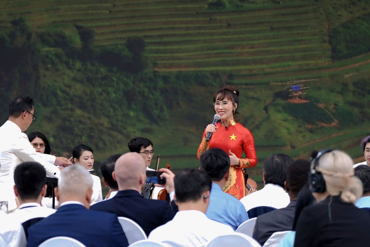 Cận cảnh tòa nhà chọc trời 55 tầng Saigon Marina International khai trương 10 Tiến sĩ Nguyễn Thị Phương Thảo có những chia sẻ xúc động