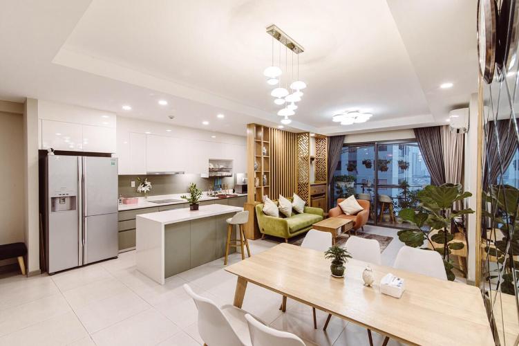 MỞ BÁN CHUNG CƯ GOLD VIEW BẾN VÂN ĐỒN QUẬN 4 49 Không gian được chia thành phòng khách lớn, khu bếp riêng biệt, phòng ngủ master có ban công riêng, cùng 1–2 phòng ngủ phụ.