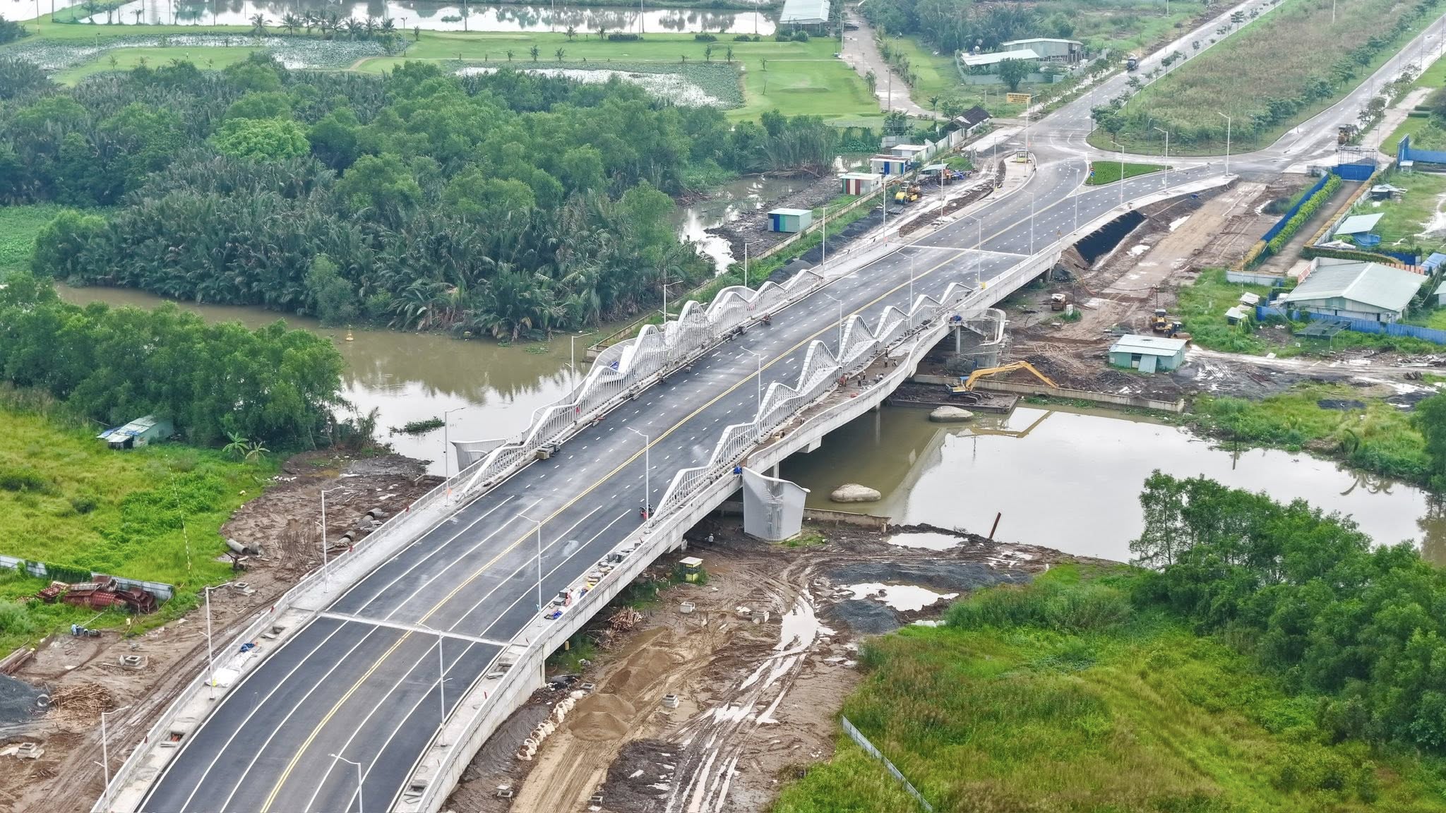 CẬP NHẬT CẦU LIÊN PHƯỜNG VÀ TIẾN ĐỘ DỰ ÁN GLOBAL CITY 30 Dự án cầu nằm trên trục đường Liên Phường, có chiều dài khoảng 660m, nền đường rộng 60m, tải trọng trục đơn 10 tấn và vận tốc thiết kế 60 km/h