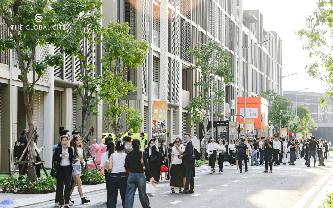 CẬP NHẬT CẦU LIÊN PHƯỜNG VÀ TIẾN ĐỘ DỰ ÁN GLOBAL CITY 36 Tính đến đầu năm 2025, The Global City đã hoàn thành khoảng 60% tiến độ tổng thể, trong đó nhiều hạng mục trọng điểm đã bước vào giai đoạn hoàn thiện hoặc vận hành thử nghiệm.