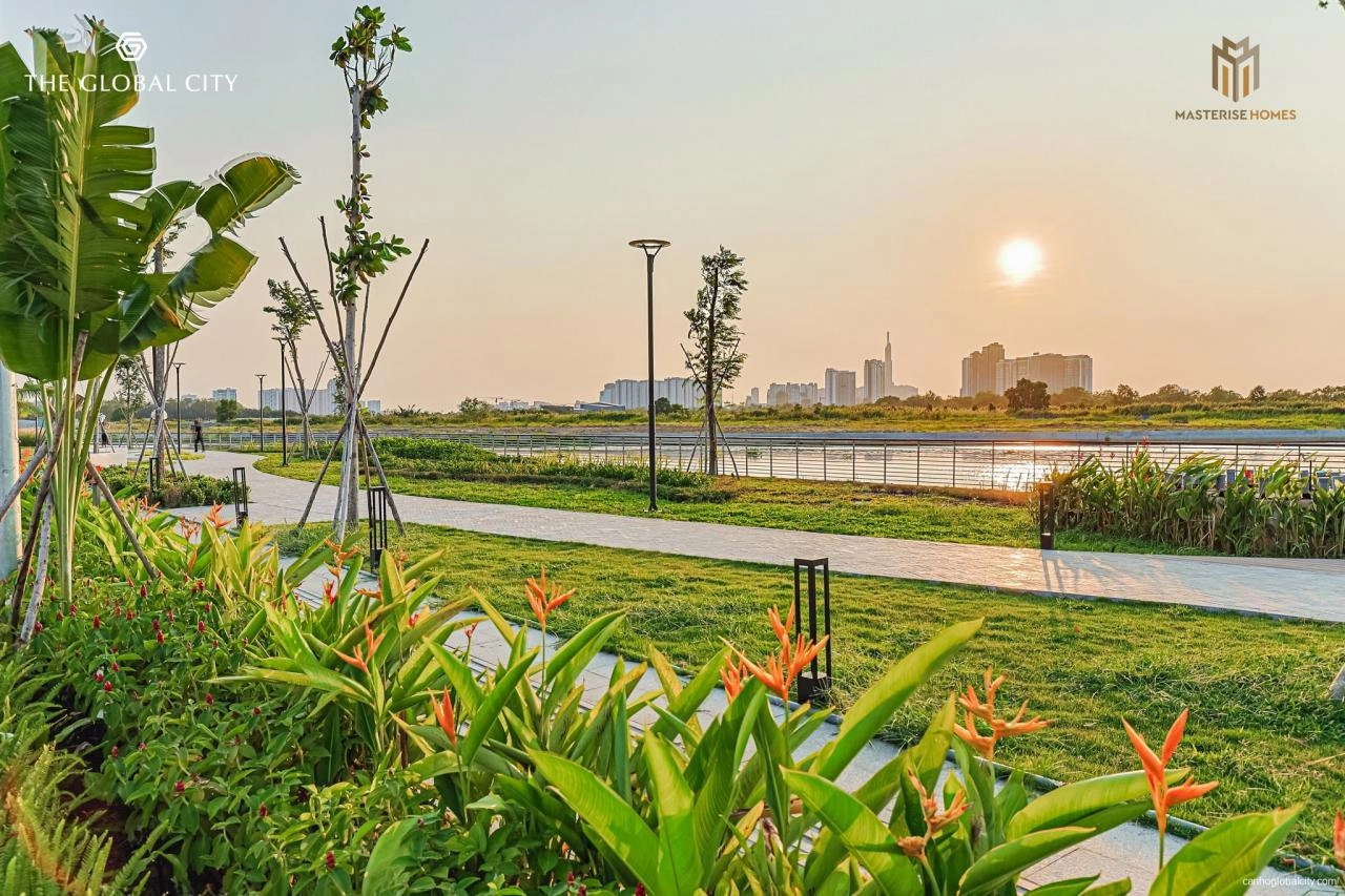 CẬP NHẬT CẦU LIÊN PHƯỜNG VÀ TIẾN ĐỘ DỰ ÁN GLOBAL CITY 46 Góc thư giãn tại công viên bờ sông: mảng xanh mướt mắt giữa lòng thành phố