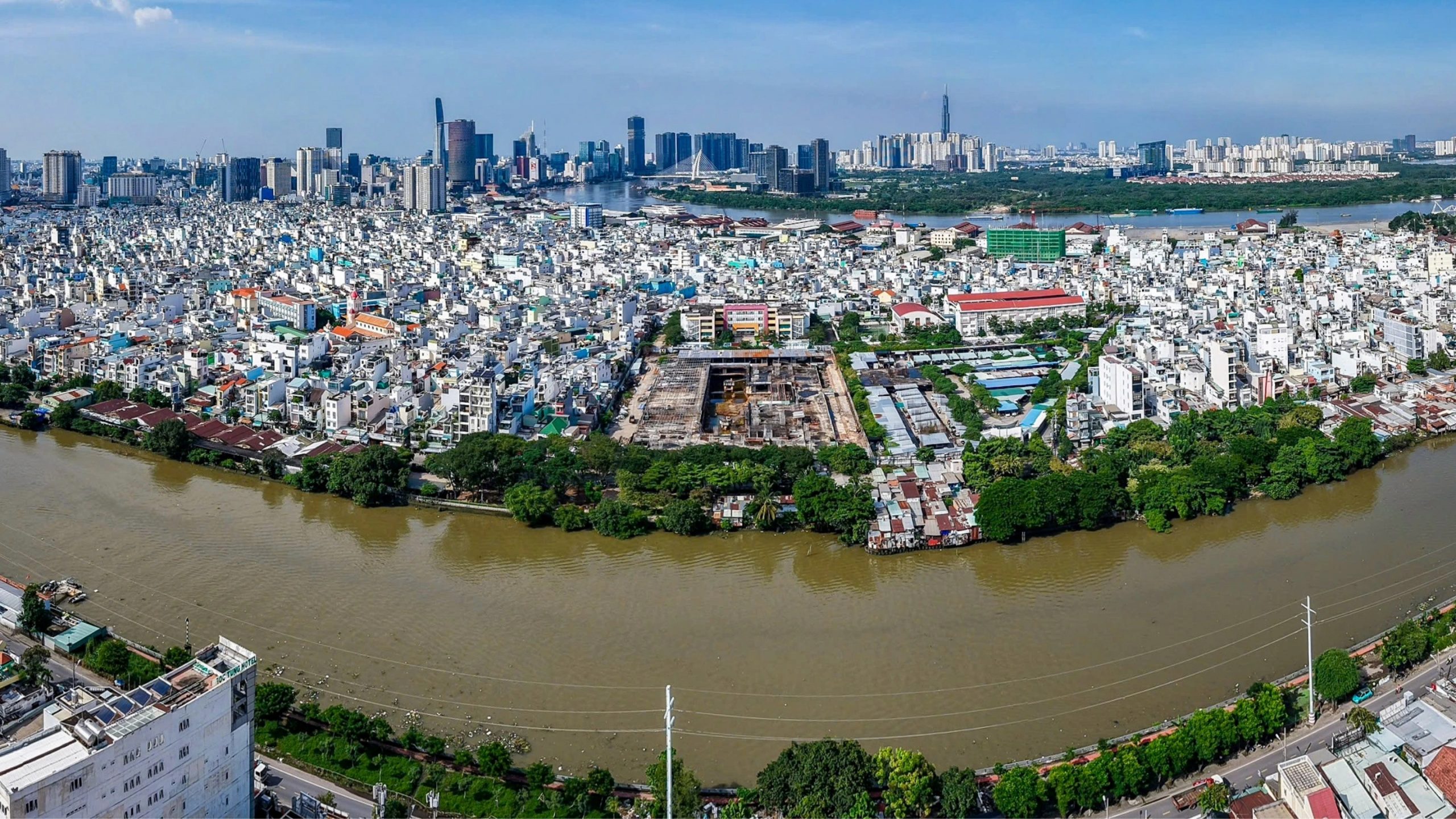 MỞ RỘNG ĐƯỜNG TÔN THẤT THUYẾT TỪ 7M LÊN 27M. DỰ ÁN CHUNG CƯ NÀO ĐƯỢC HƯỞNG LỢI NHẤT? 19 Dự án sau điều chỉnh sẽ do Ban Quản lý dự án đầu tư xây dựng các công trình giao thông làm chủ đầu tư, thực hiện trên địa bàn các phường Vĩnh Hội, Khánh Hội và Xóm Chiếu