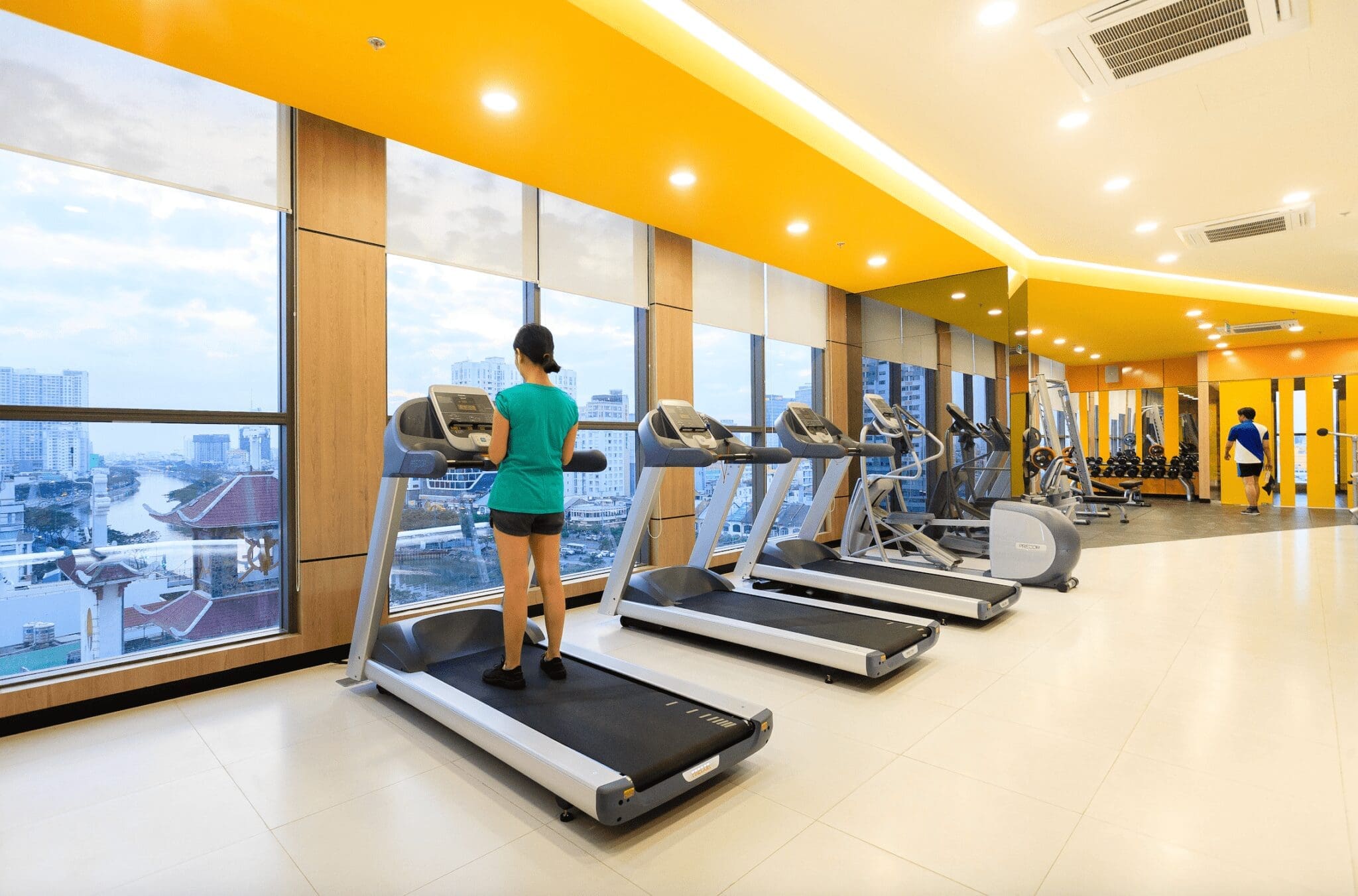 Phòng gym tại River Gate được đánh giá tốt nhờ kết hợp được hai yếu tố quan trọng: đủ công năng sử dụng và không gian tập dễ chịu.