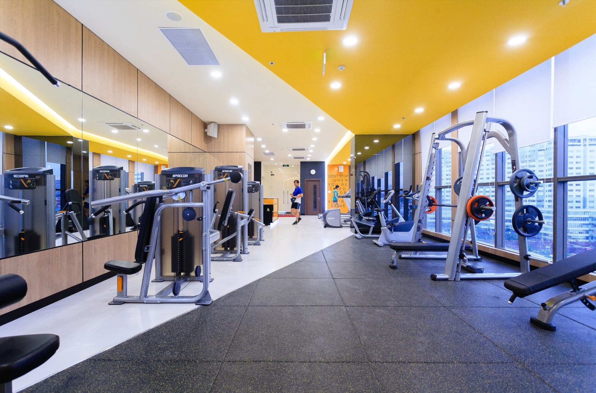 may tap the luc tai phong gym river gate residence 2048x1351 1