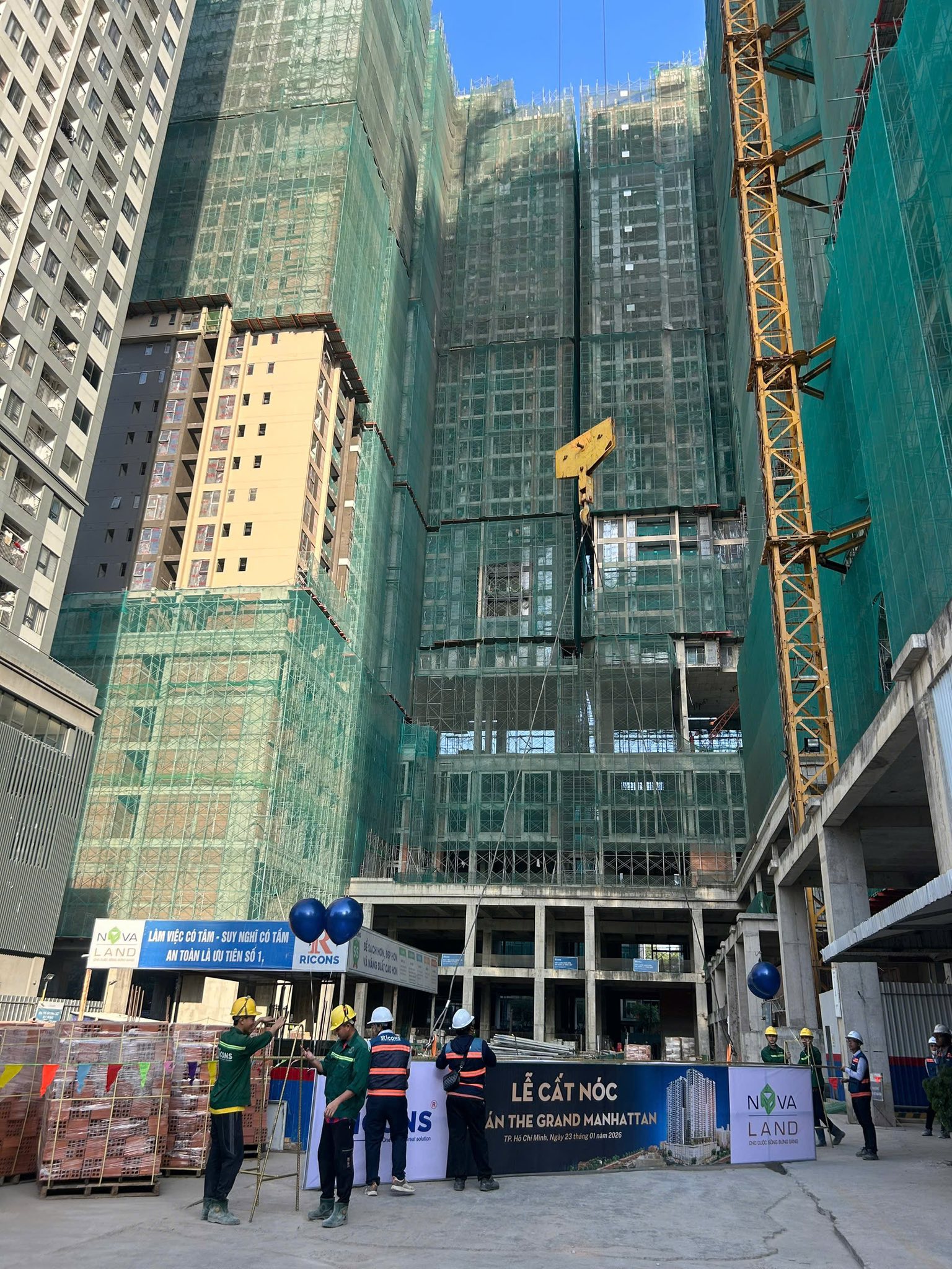 CHÍNH THỨC CẤT NÓC TÒA THÁP CUỐI THE GRAND MANHATTAN QUẬN 1 28 Tái cấu trúc khu đất trung tâm và định hướng phát triển đô thị bền vững