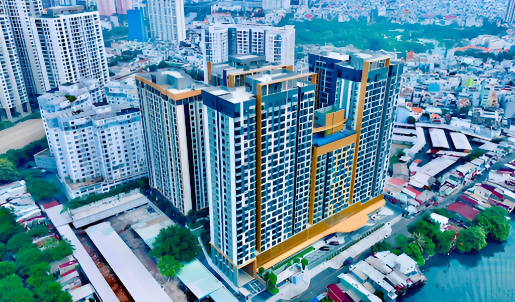THUÊ HAY MUA CĂN HỘ QUẬN 4? SO SÁNH CHI PHÍ THỰC TẾ NĂM 2026 11 Vì sao Quận 4 trở thành khu vực được nhiều người cân nhắc khi mua hoặc thuê căn hộ?