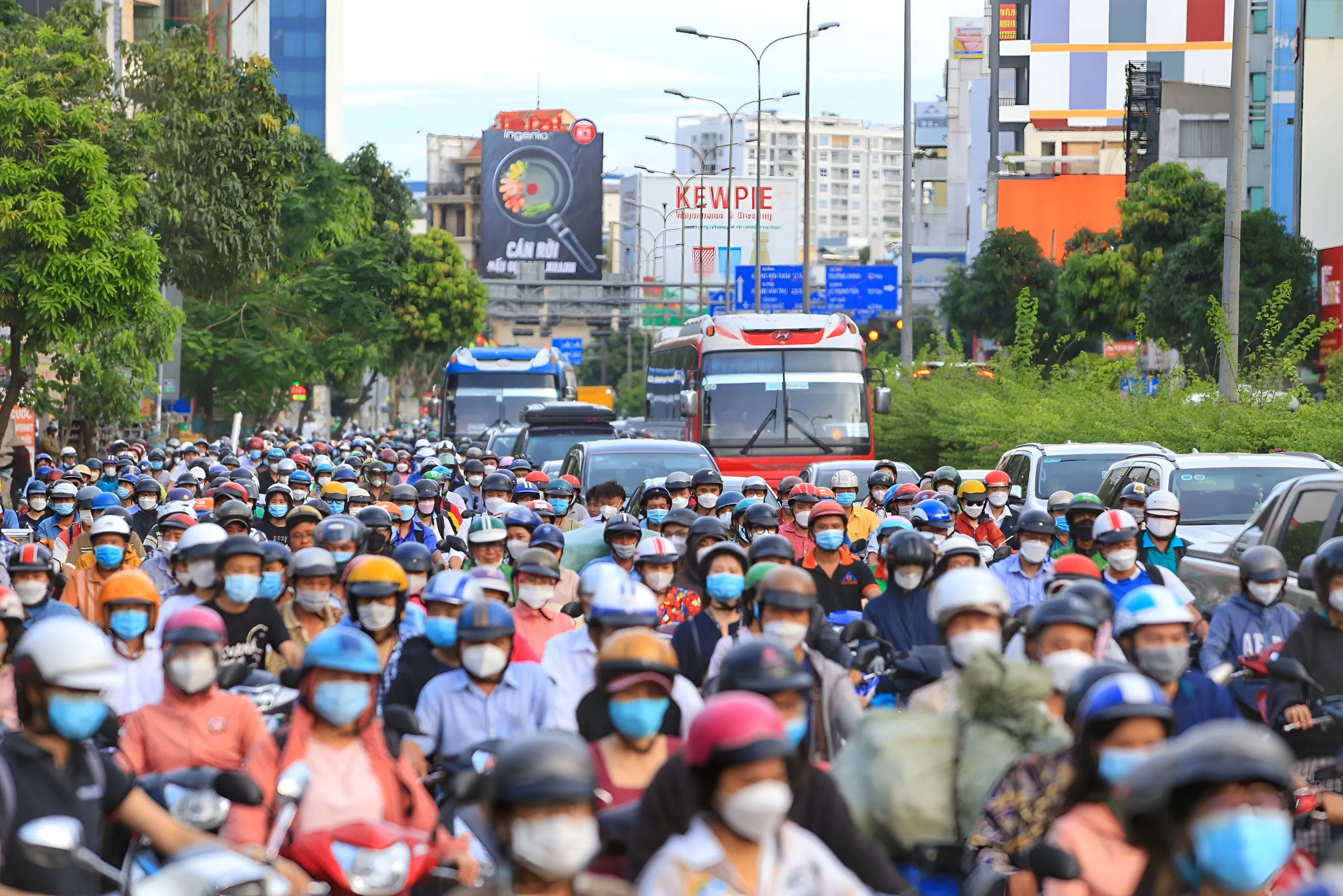 MUA NHÀ GẦN NƠI LÀM VIỆC MANG LẠI LỢI ÍCH GÌ? 10 Mua nhà gần nơi làm việc giúp tiết kiệm thời gian di chuyển, gia tăng giá trị cho công việc và cuộc sống