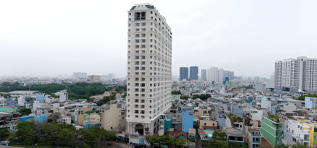 THUÊ HAY MUA CĂN HỘ QUẬN 4? SO SÁNH CHI PHÍ THỰC TẾ NĂM 2026 10 Quận 4 đang dần trở thành điểm đến an cư của giới văn phòng, người nước ngoài, gia đình trẻ và cả những nhà đầu tư tìm kiếm bất động sản có khả năng giữ giá tốt.