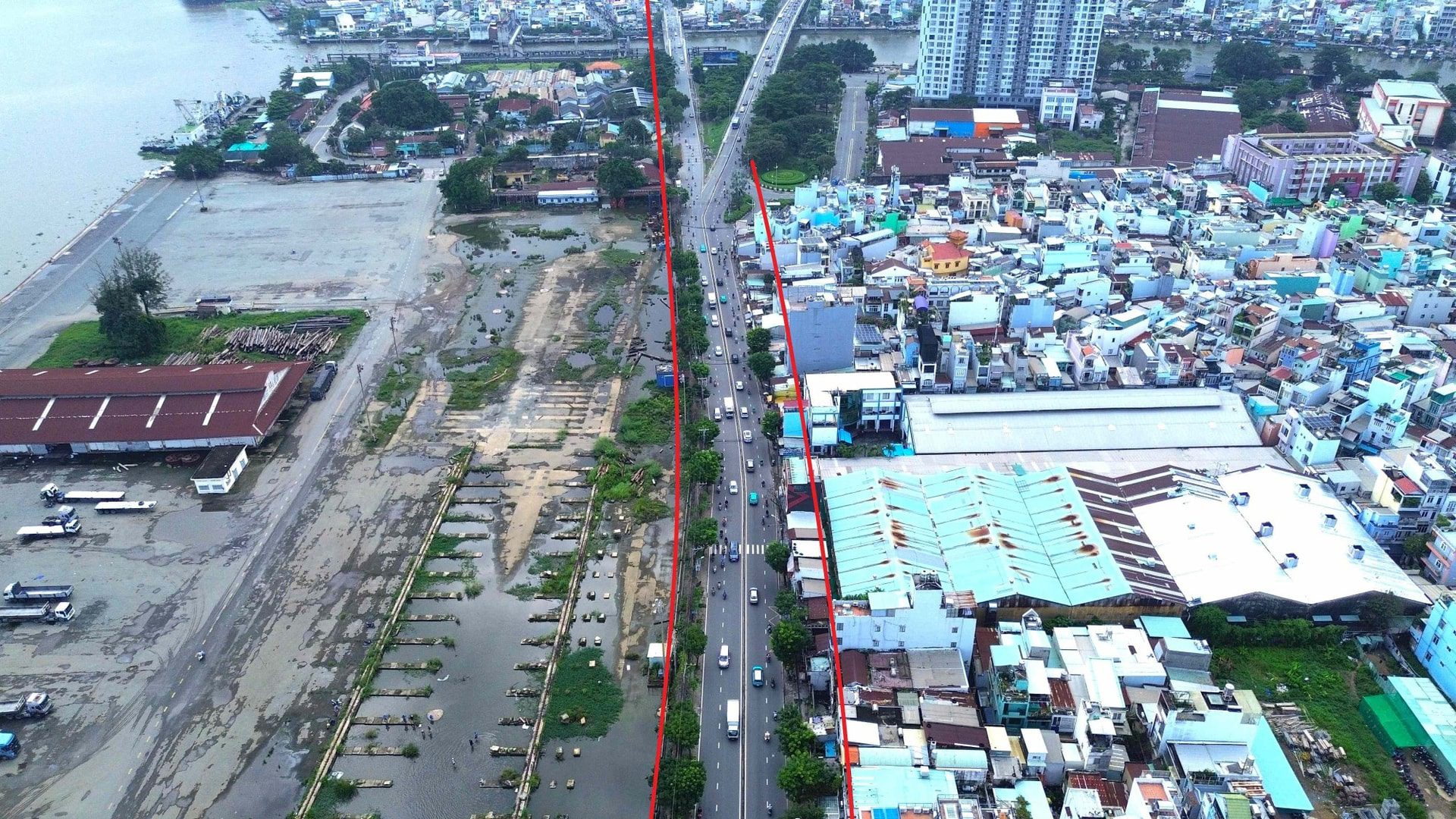 Theo quy hoạch, đường Nguyễn Tất Thành sẽ được mở rộng lên 10 làn xe, trở thành một trong những trục giao thông quan trọng nhất kết nối khu Nam với trung tâm TP.HCM.