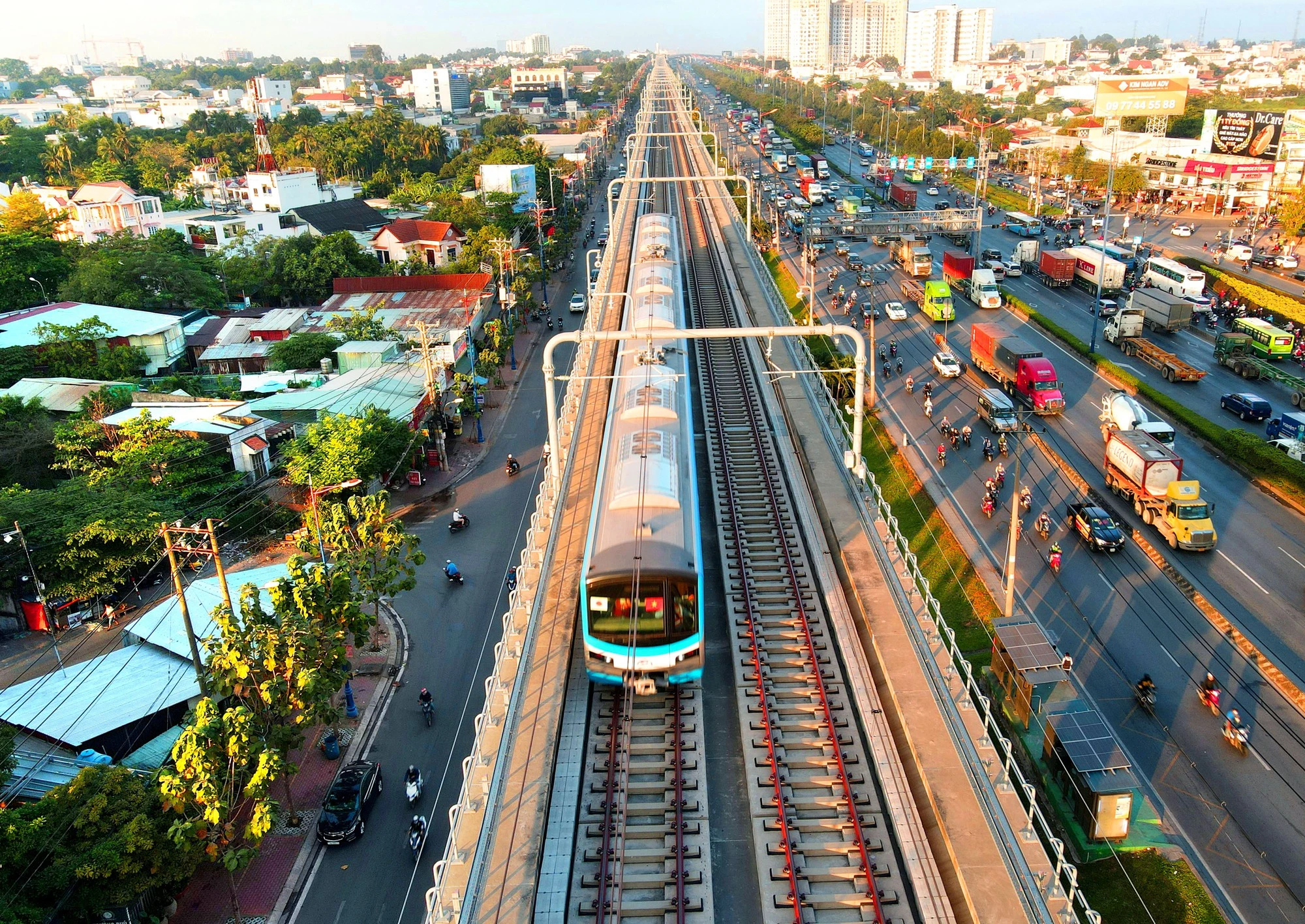 Cú hích từ hạ tầng giao thông và sự vận hành toàn diện của Metro số 1