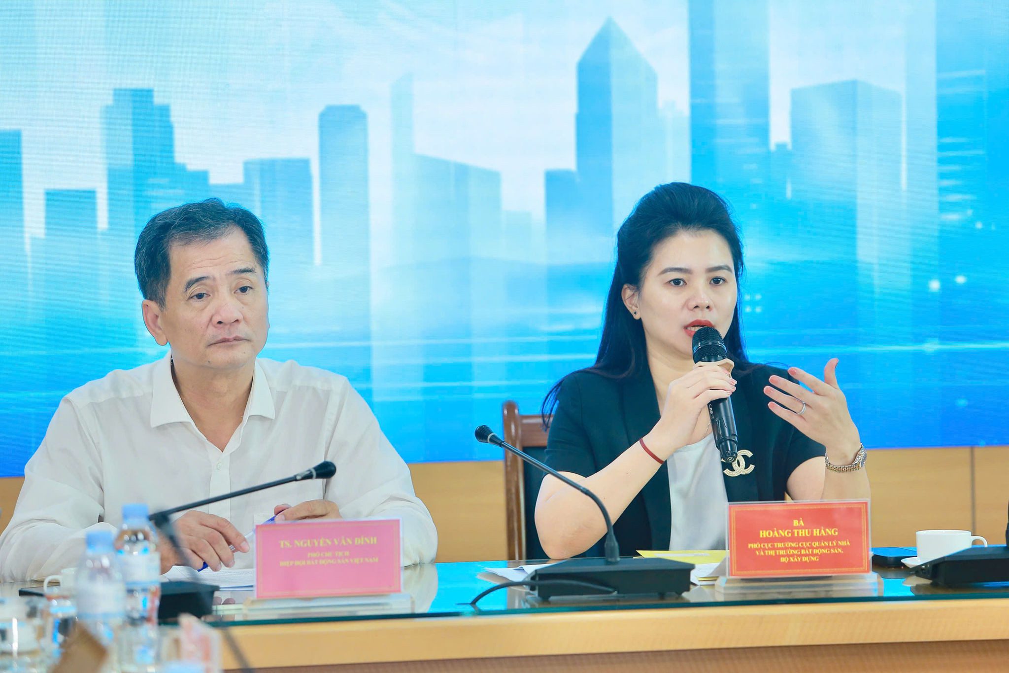 NGƯỜI MUA ĐANG CHỜ GIÁ GIẢM, CÒN NGƯỜI BÁN ĐANG CHỜ ĐIỀU GÌ? 24 Ưu tiên sự an toàn pháp lý hơn là chạy theo giá rẻ